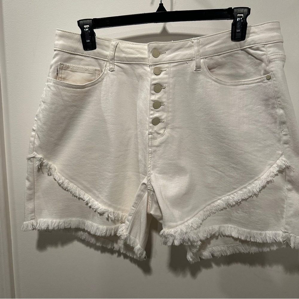 NWOT Judy Blue White High-Rise Button-Front Frayed Tulip Hem 5”inseam Shorts 2XL